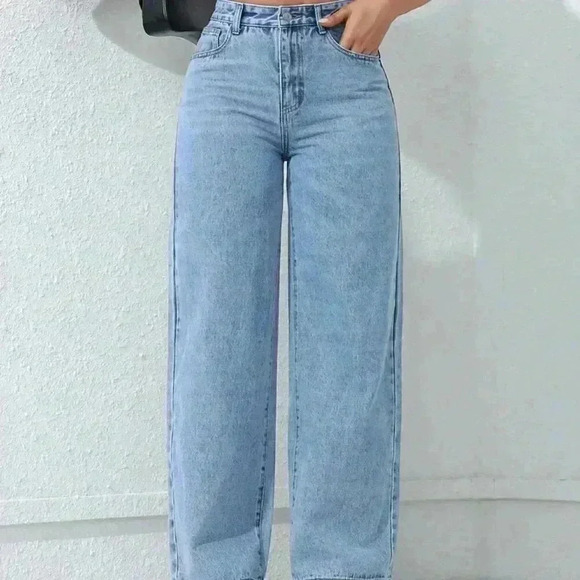 Light Wash Casual Women's Loose Fit Straight-Leg Jeans With Pockets - Picture 6 of 6